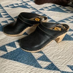 Swedish Hasbeen classic black clog, 39 (8.5 US)